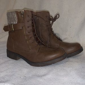 Boots (10W)